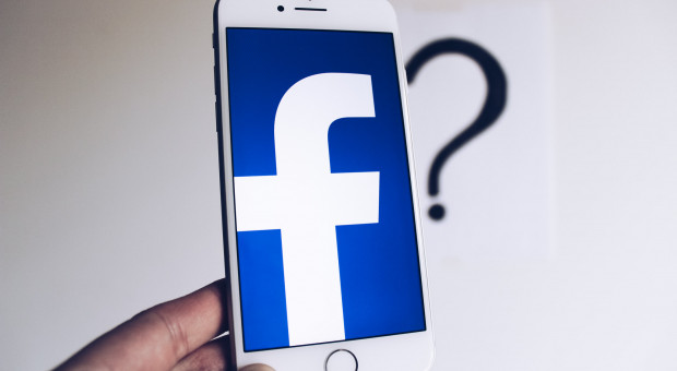 Facebook w końcu okazuje zaangażowanie na rzecz większej przejrzystości i prostoty języka regulaminu - mówi Vera Jourová, komisarz ds. sprawiedliwości, konsumentów i równości płci. (fot. thoughtcatalog.com/flickr.com/CC BY 2.0) Facebook uspokoił Komisję Europejską. Są nowe zapisy o danych zbieranych przez serwis