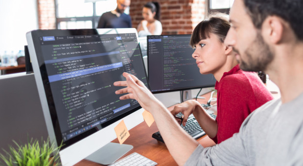 Nowi pracownicy mają dołączyć do istniejących już zespołów technologicznych (fot. shutterstock.com) C.H. Robinson rekrutuje. Chce zatrudnić ponad 100 speców od IT