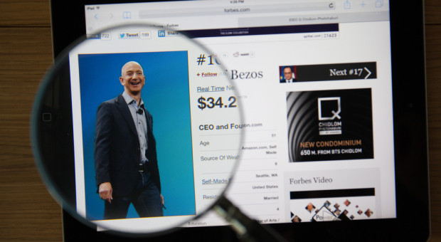 Jeff Bezos jest najbogatszym człowiekiem na świecie. (fot.shutterstock.com) Jeff Bezos wzywa do podwyższenia płacy minimalnej