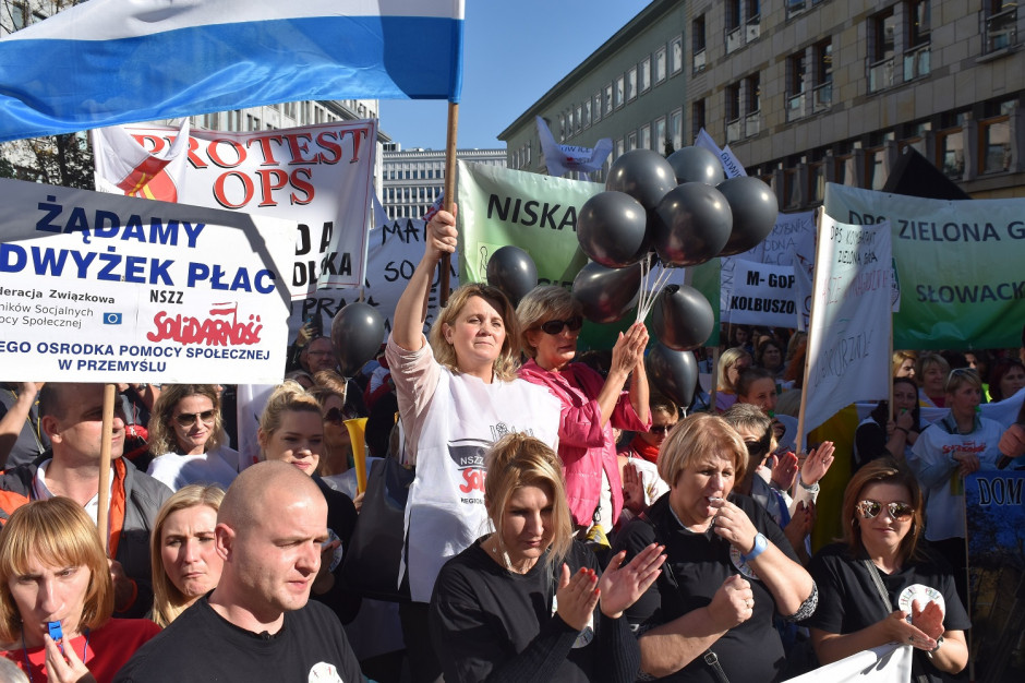 Pracownicy pomocy społecznej, to kolejna grupa zawodowa, która powiedziała dość. (fot. federacja-socjalnych.pl)