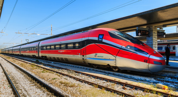 Włochy. Chcieli prowadzić pociąg pędzący 250 km na godzinę na podwójnym gazie