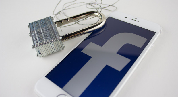 Jak pisze Reuters, zespół w Indiach przez ostatni rok przeanalizował miliony wpisów zamieszczanych przez użytkowników Facebooka na platformie od 2014 r. (fot. thoughtcatalog.com/flickr.com/CC BY 2.0) Facebook zatrudnia pracowników do ręcznego klasyfikowania treści
