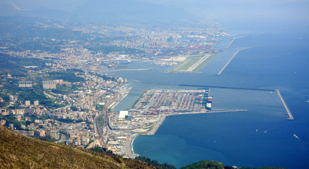 Strajk personelu portowego w Genui. W tle polityka