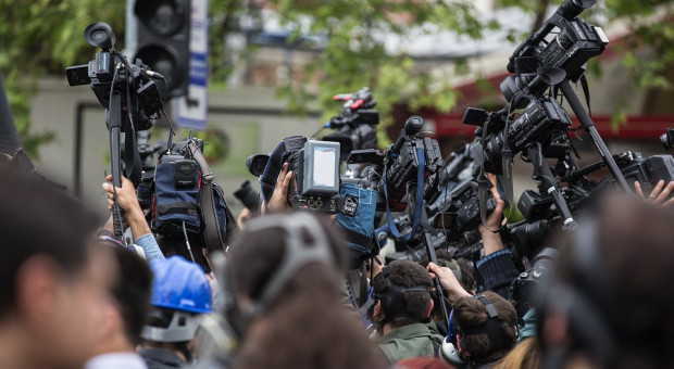 Nowe prawo uderzy w dziennikarzy? Środowisko apeluje do prezydenta