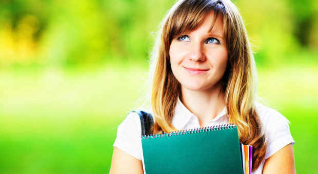 Ponad połowa studentów w swojej pierwszej pracy w zawodzie zadowoliłaby się wypłatą do 3 tys. zł netto (fot.shutterstock) Jak wybrać studia? Liczy się pasja. Zarobki sprawą drugorzędną