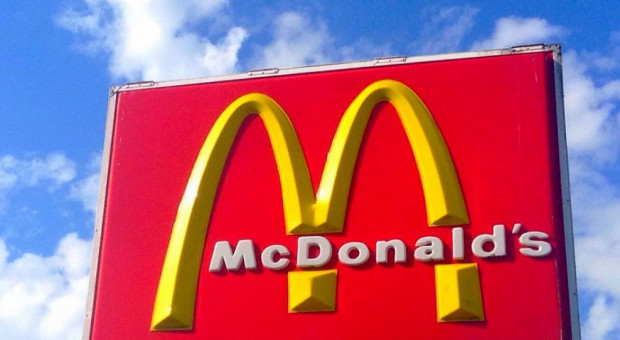 Pracownicy restauracji McDonald's domagają się podwyżek. Firma odmawia. Ma powód?