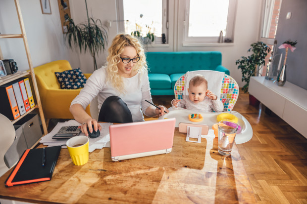 Matki wolą pracować z biura niż z domu