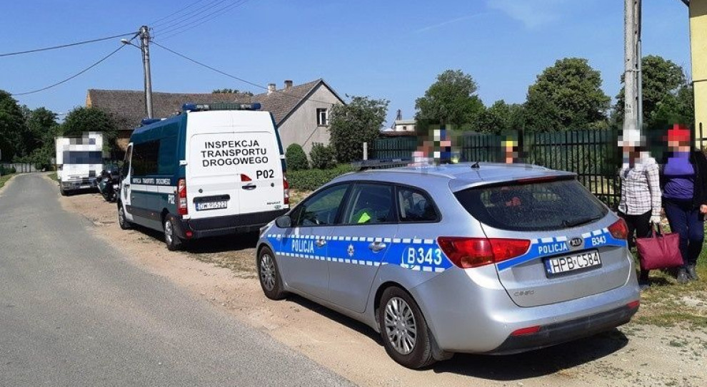 Kierowca, który przewoził pracowników, nie miał prawa jazdy (fot. GITD) Skandaliczny przewóz pracowników sezonowych