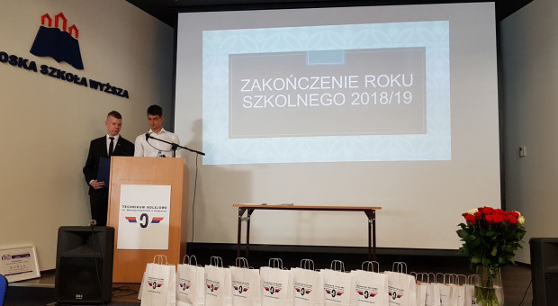 Zakończenie roku szkolnego w jednej z klas stypendialnych PKP PLK w Bydgoszczy. Fot. PKP PLK Przyszli kolejarze mają wakacje