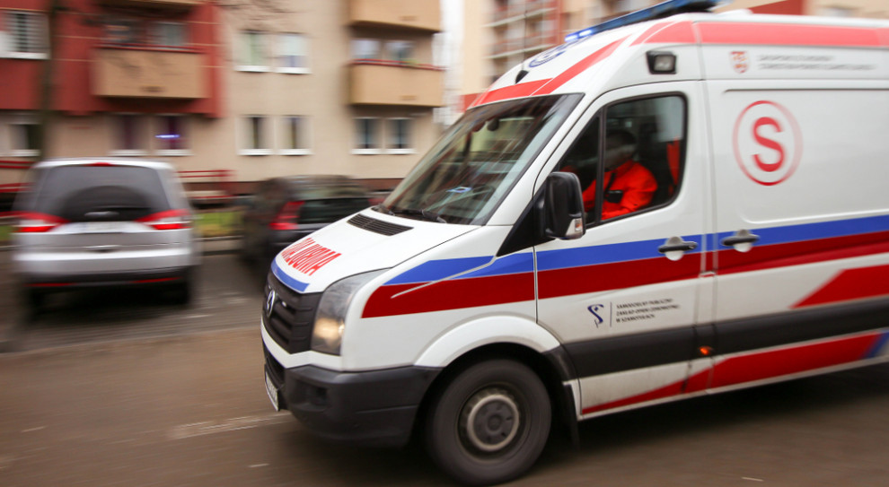 Zdaniem PTRM trzeba doprowadzić do sytuacji, w której system ratownictwa medycznego będzie obsługiwany przez ratowników medycznych a do zespołów ratownictwa medycznego będą zatrudniani tylko ratownicy medyczni. (fot.shutterstock.com) Zaognia się spór na linii ratownicy medyczni - pielęgniarki