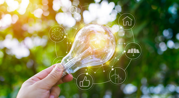 Minister środowiska Henryk Kowalczyk zaznaczył, że jest to program w większości pożyczkowy. (fot.shutterstock.com) Energia Plus, czyli nowy program dla firm. Nie tylko ekologicznych