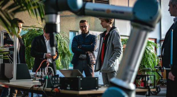 Według prezesa Strefy Edukacji ŁSSE Wiesławy Zewald, technikum będzie pracowało w oparciu o autorskie podstawy programowe. (fot. technikum.io) Łodź. Technikum Automatyki i Robotyki z uprawnieniami szkoły publicznej