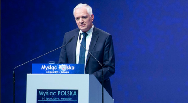 Jarosław Gowin mówi o konieczności wyrównania płac w sferze budżetowej i prywatnej. (fot. pis.org.pl) Gowin obiecuje urzędnikom podwyżki