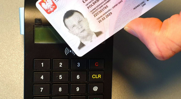 Za replikę dokumentu publicznego uznaje się kopię lub odwzorowanie, jeśli jej wielkość mieści się w przedziale od 75 proc. do 120 proc. oryginału. (fot.mc.gov.pl) Uwaga na kopiowanie dowodów w firmach. Obowiązują nowe przepisy