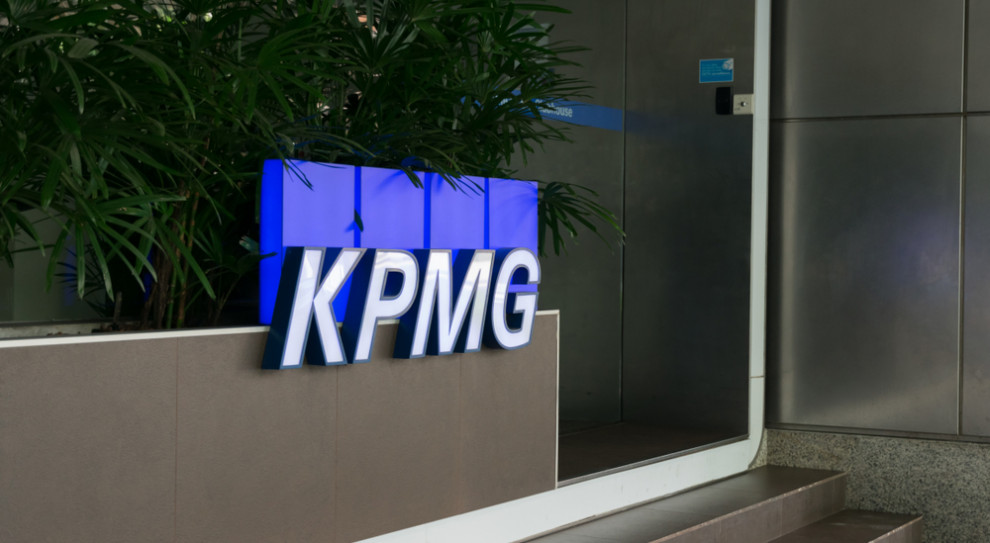 Jak wskazuje KMPG, uwzględniając projektowane zmiany, roczny zysk podatnika, który zarabia 2 250 zł (minimalne wynagrodzenie za pracę w 2019 r.) wyniesie 472 zł. (fot.shutterstock.com) KPMG o obniżeniu podatku: powinniśmy pomyśleć o stworzeniu nowej skali podatkowej