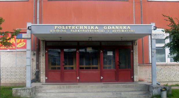 Front jednego z budynków i wydziałów Politechniki Gdańskiej. (fot. wikipedia.org/CC) Szybkie zatrudnienie i dobre zarobki po Politechnice Gdańskiej