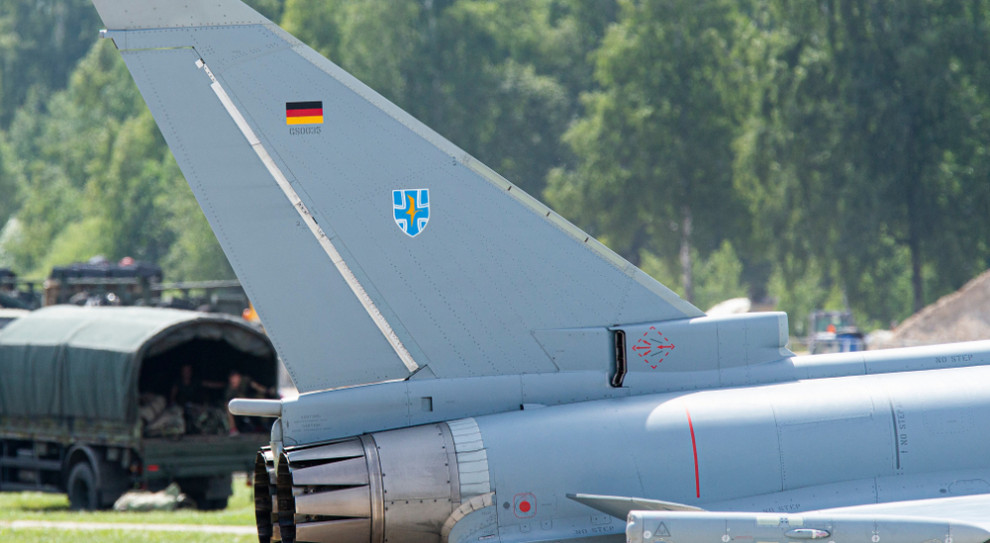 W 2018 aż 42 proc. personelu latającego ćwiczyło za mało. (fot.shutterstock.com) Trudna sytuacja pilotów w Luftwaffe. "Zapominamy jak się lata"
