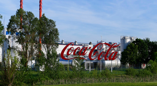 Pracownicy Coca-Coli nie weszli na teren zakładu. Wjazd blokowali... politycy