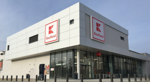 fot.mat.pras. Skrzynki wielorazowego użytku i butelkomaty - sieć stawia na proekologiczne rozwiązania