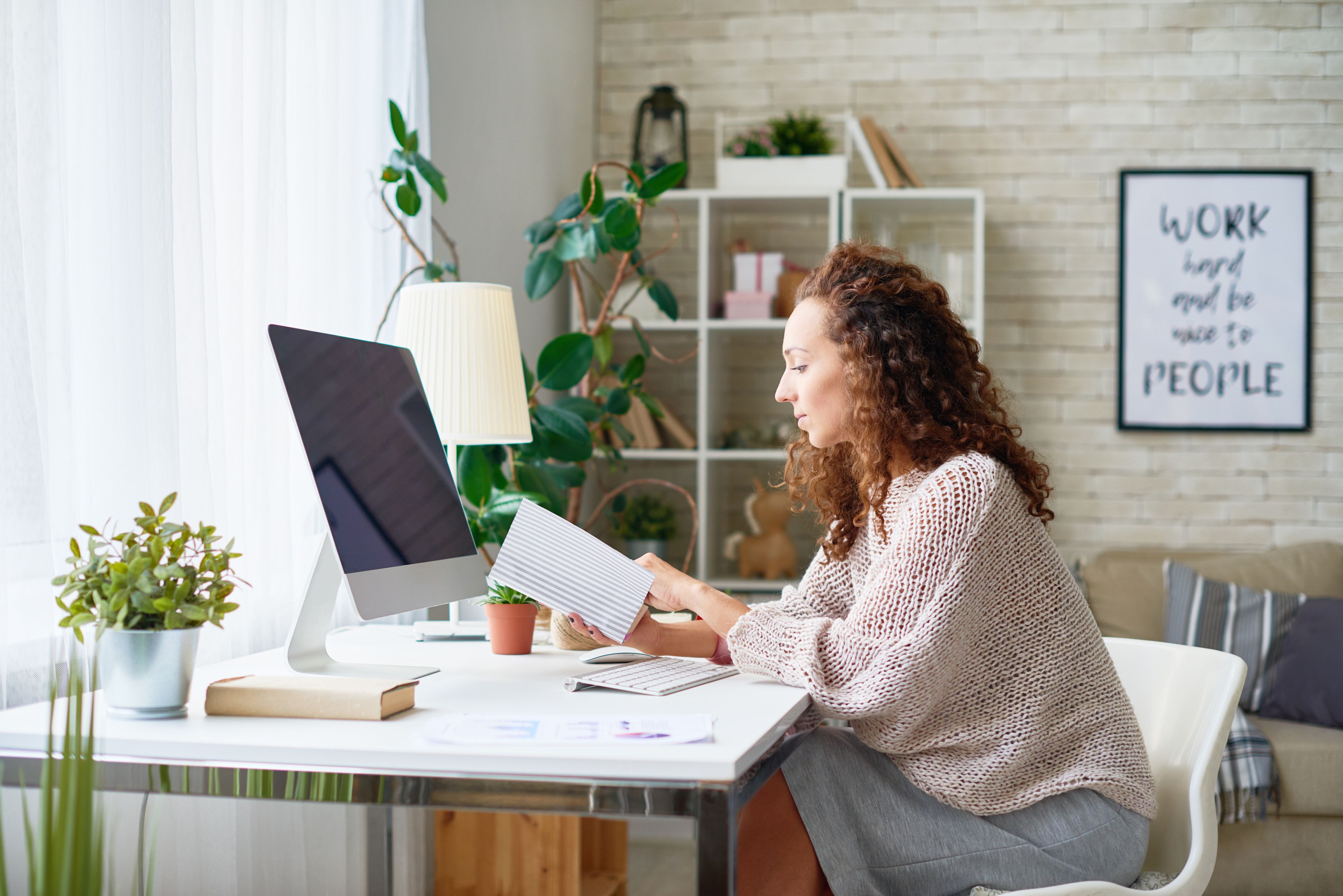 Gig economy jest związana z elastycznością - pozwala na pracę z dowolnego miejsca na ziemi, w dowolnym czasie. (Fot. Shutterstock)