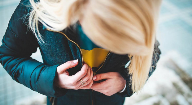 Ukraińcy decydują się na emigrację głównie z powodów ekonomicznych (fot. Shutterstock) Kuszenie przez benefity sposobem na zatrzymanie Ukraińców w Polsce