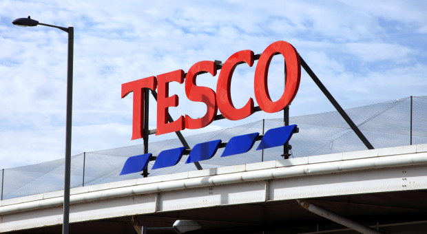 Tesco zapewniło wsparcie finansowe dla ponad 5 tysięcy pracowników, których dzieci w wieku od 6 do 18 lat rozpoczynają lub kontynuują edukację. (Fot. Shutterstock) 850 pracowników Tesco nie przyszło do pracy. Powód?