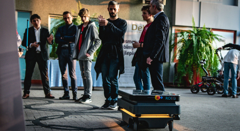 Technikum Automatyki i Robotyki to pierwsza w kraju szkoła niepubliczna utworzona przez specjalną strefę ekonomiczną, która uzyskała od MEN uprawnienia szkoły publicznej i status szkoły (fot. ŁSSE) Jako jedyni w kraju kształcą w zawodzie technika automatyki i robotyki