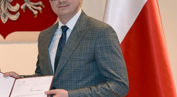 Nowy p.o. prezesa PAA jest radcą prawnym, dyplomantem International School of Nuclear Law, programu organizowanego przez Agencję Energii Jądrowej OECD oraz Uniwersytet w Montpellier (fot. MŚ) Łukasz Młynarkiewicz p.o. prezesa Państwowej Agencji Atomistyki