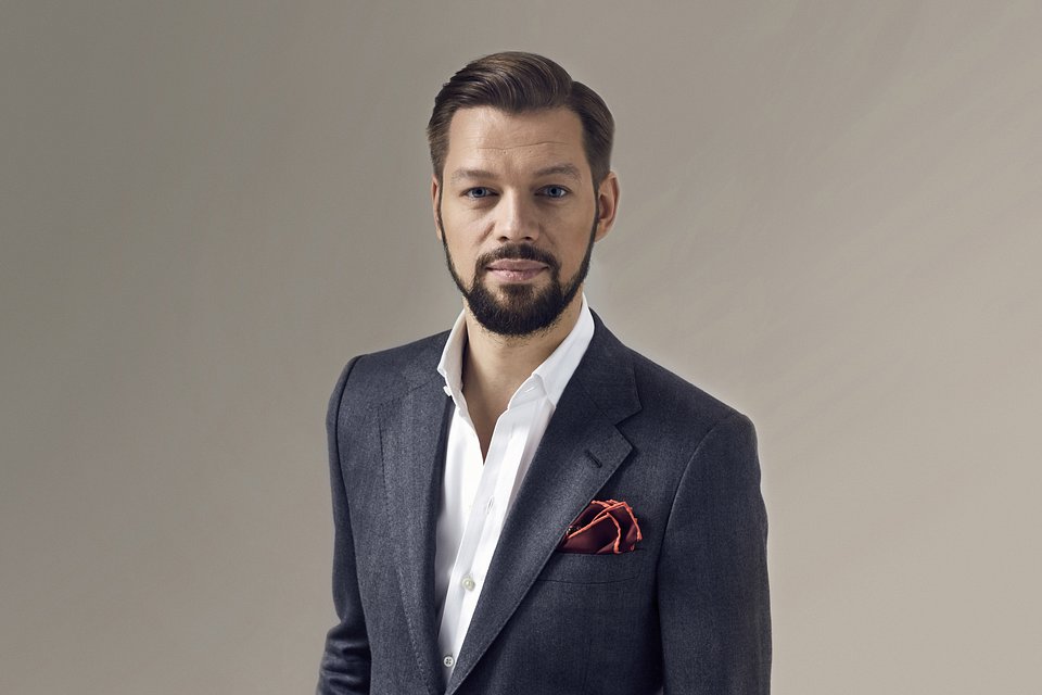 - Przy zapowiadanej przez premiera obowiązującej za dwa lata pensji minimalnej (3 tys. zł brutto) pracownik na rękę dostanie 2 156,72 zł - mówi Michał Pawlik. (fot. materiały prasowe)