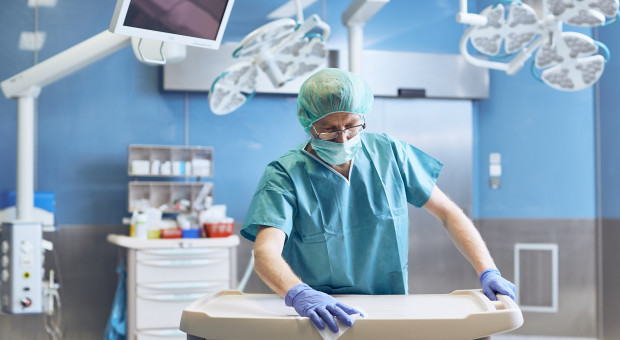 W sytuacji braku kadrowego w ochronie zdrowia wiemy, że konsekwencje odczuwają hospitalizowani. (fot. materiały prasowe) Bolączką służby zdrowia są braki kadr. To może być remedium