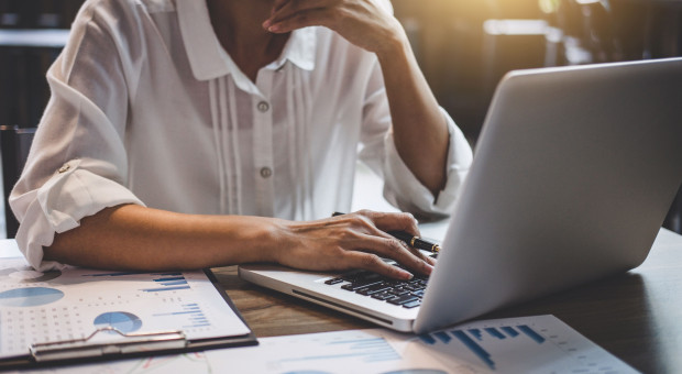 Propozycja PSL ma dotyczyć osób pracujących na samozatrudnieniu (fot. Shutterstock, Inc.) PSL proponuje przedsiębiorcom wakacje od składek ZUS