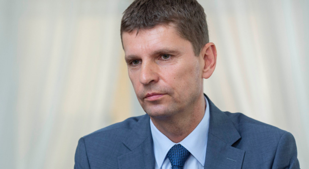 Minister Piontkowski podkreślił również, że polska szkoła zmienia się i unowocześnia, ale "dużo zależy jednak od nauczyciela, od tego, jaką ma osobowość, czy rzetelnie wykonuje obowiązki, jakimi metodami pracuje". Fot. KPRM Nowa karta nauczyciela? Minister edukacji zapowiada zmiany