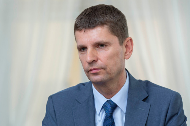 Minister Dariusz Piontkowski uważa, że można przekonać fachowców do nauki zawodu (fot. PTWP)