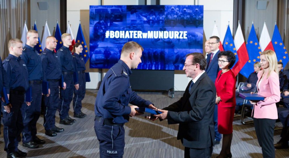 Mariusz Kamiński w czasie sprawowania urzędu szefa MSWiA. (fot. adam Guz/KPRM/flcikr.com/domena publiczna) Szef MSWiA chce zatrzymać w policji doświadczonych. Co na to związki zawodowe?