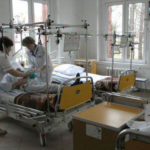 Samorząd łączy siły z uczelniami i związkami. Chce zapewnić dostęp do pielęgniarek i położnych