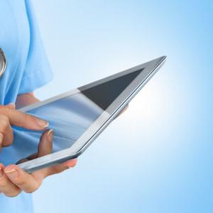 Opaska stworzona przez polski start-up usprawni pracę na SOR-ach