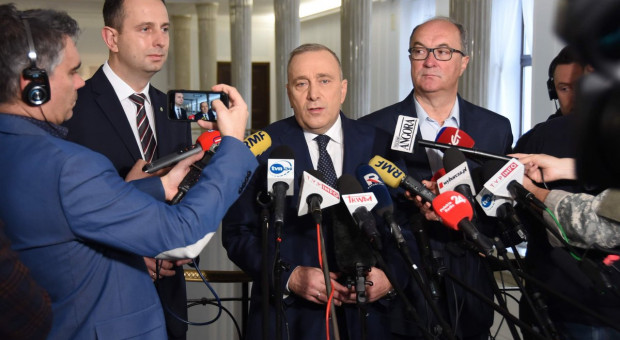 Lider PO chce walczyć o warunki pracy dziennikarzy w Sejmie 