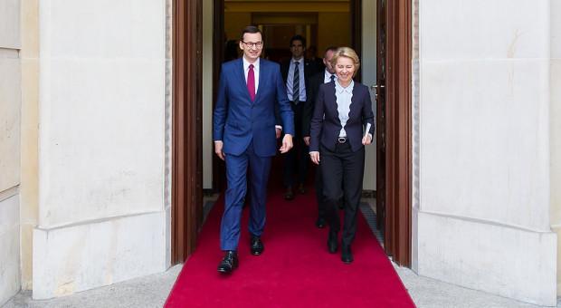 Ursula von der Leyen w czasie wizyty w Polsce, po jej nominacji na przyszłą szefową KE. (fot. KPRM/domena publiczna) Von der Leyen chce sterować procesami migracyjnymi
