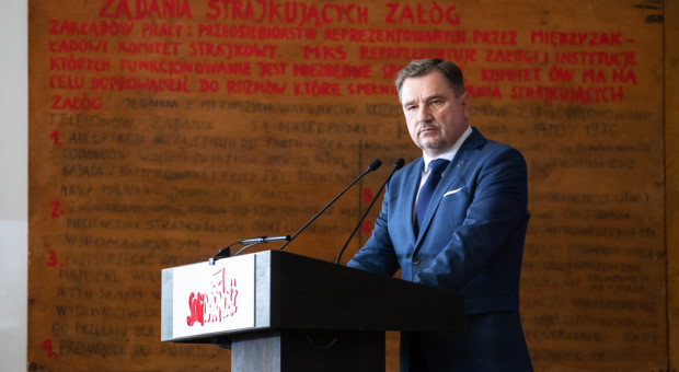 Piotr Duda: Pracodawca nie tylko ma obowiązek płacić i szanować swojego pracownika. (fot. Adam Guz/KPRM) Piotr Duda: musimy próbować powstrzymać globalny biznes