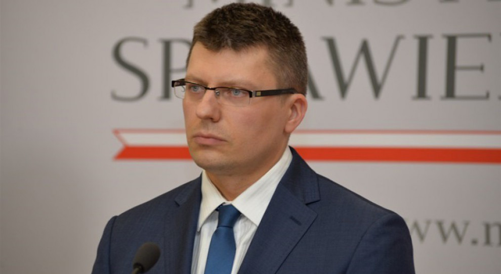 Warchoł podkreślił, że podsekretarz stanu w ministerstwie nie może być jednocześnie posłem (Marcin Warchoł, fot. ms.gov.pl) Marcin Warchoł zrezygnował z funkcji wiceszefa MS
