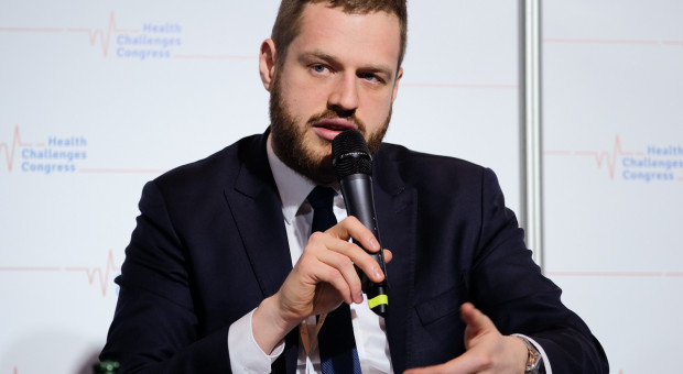 Wiceminister zdrowia Janusz Cieszyński (fot. pigwa.lp.net.pl) Wiceminister zdrowia Janusz Cieszyński zaprasza rezydentów na spotkanie