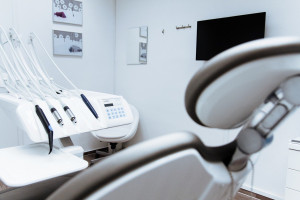 W Polsce jest coraz mniej stomatologów związanych z NFZ