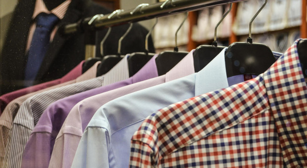 Dziś obchodzimy Międzynarodowy Dzień Koszuli. (Fot. Pixabay) To koniec ery koszuli i garsonki? Luźny dress code coraz częściej jest benefitem