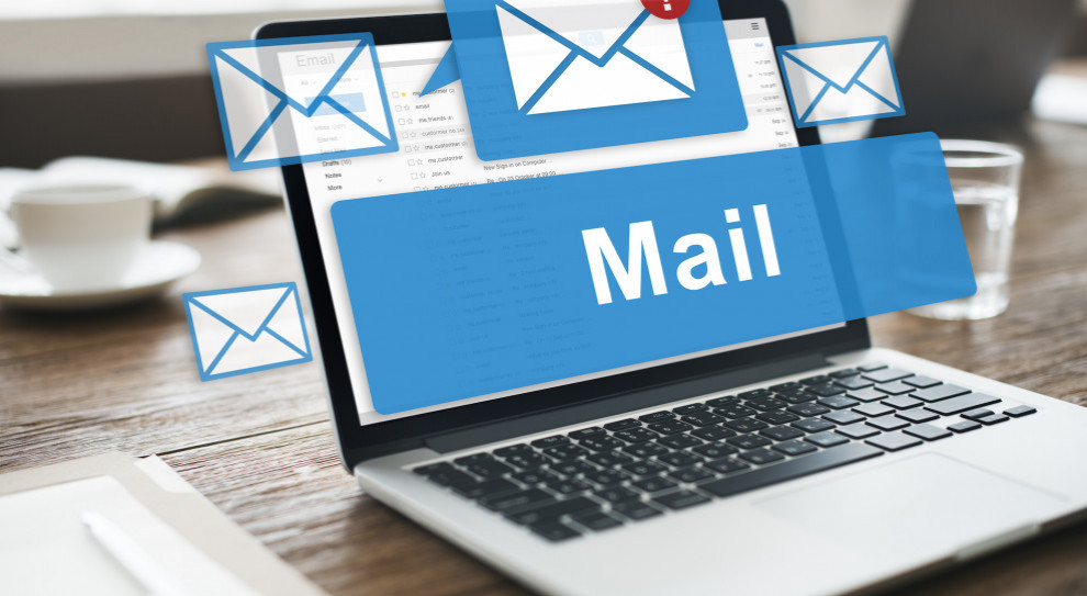Jeśli pracodawca posiada aktywny adres e-mail byłego pracownika, pozostaje administratorem tych danych(fot. Shutterstock) Imienny adres e-mail byłego pracownika pod kontrolą pracodawcy? UODO wyjaśnia