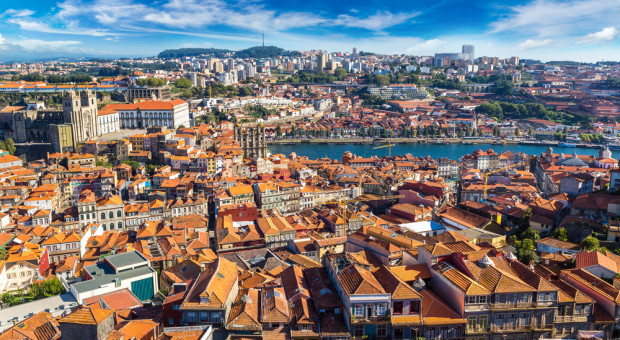Władze Portugalii wydały zgodę na rezydowanie prawie 110 tys. osób z zagranicy, co oznacza poziom zbliżony do 2019 r. (fot. Shutterstock) Obcokrajowcy ciągną do Portugalii