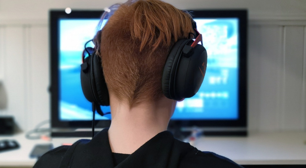 Szwajcar na konsole pracuje 11 godzin. (Fot. Pixabay) Ile statystyczny Polak musi pracować na nową konsolę Xbox?
