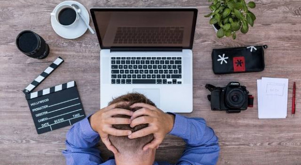 Blisko 20 proc. zatrudnionych ma problem ze skupieniem się, gdy pracuje jako część zespołu w open space (fot. pixabay) Co nam przeszkadza w efektywnej pracy?
