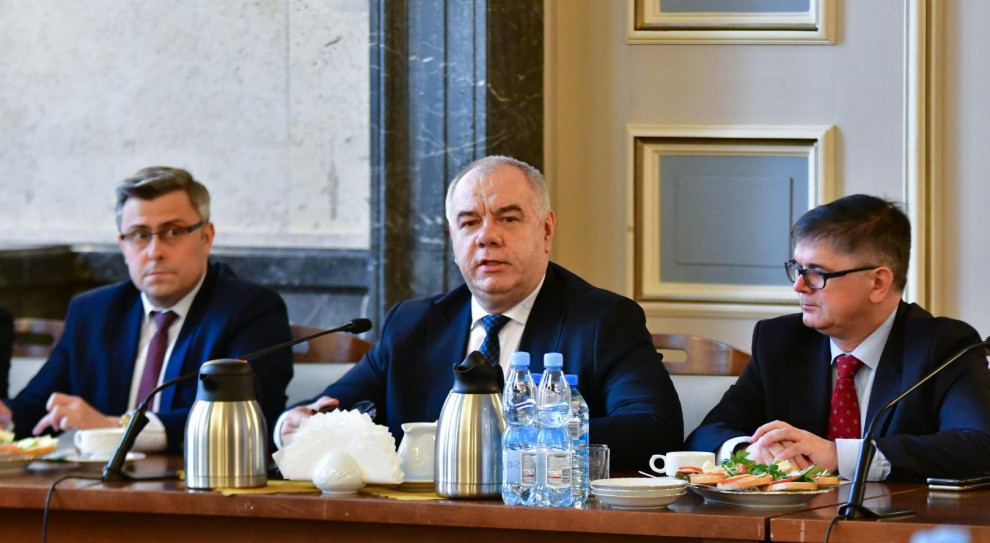 PGG: Od 1 stycznia płace w PPG wzrosną o 6 proc. (fot. twitter.com/mapgovpl) Jest porozumienie w PGG - będą podwyżki. Górnicy odwołują protesty