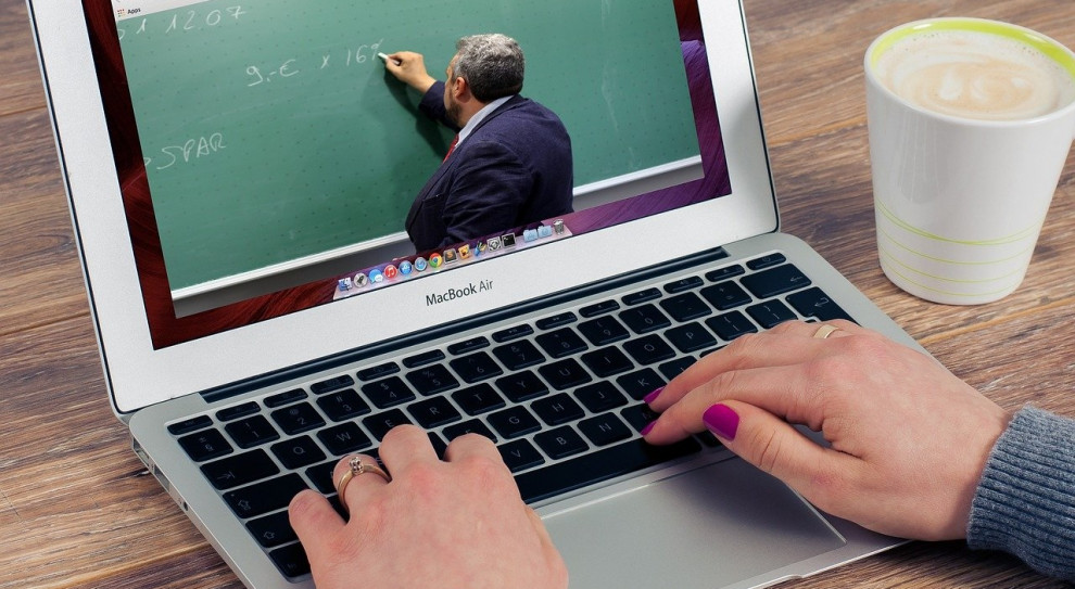 Przejście na platformy e-learningowe na czas zagrożenia epidemiologicznego byłoby możliwe. (Fot. Pixabay) Koronawirus na uczelniach – e-learning rozwiązaniem?