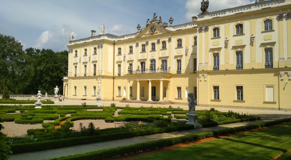 UMB zaznaczył również w komunikacie, że jeżeli dana osoba zdecyduje się na wyjazd z uczelni do tych krajów, a potem z niego zrezygnuje, będzie musiała pokryć związane z wyjazdem koszty (fot. pixabay.com) Uniwersytet Medyczny w Białymstoku wstrzymał wyjazdy i przyjazdy z zagranicy